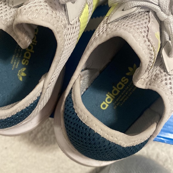 Adidas running shoes - Picture 5 of 6